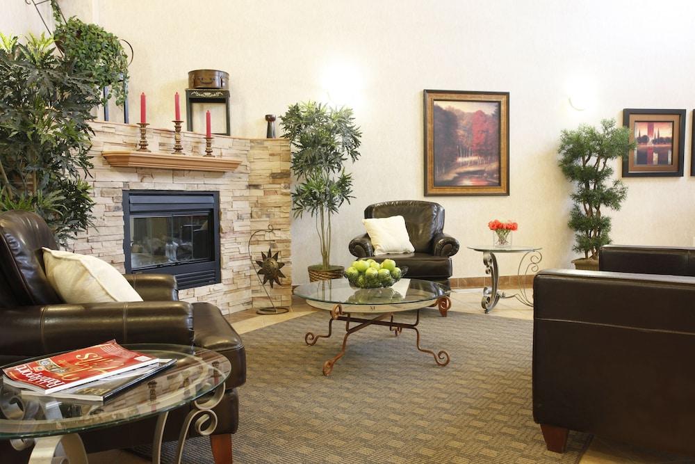 Pomeroy Inn & Suites Fort St. John Extérieur photo