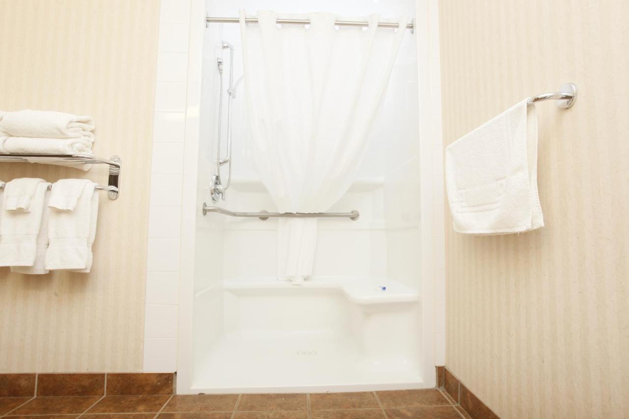 Pomeroy Inn & Suites Fort St. John Extérieur photo