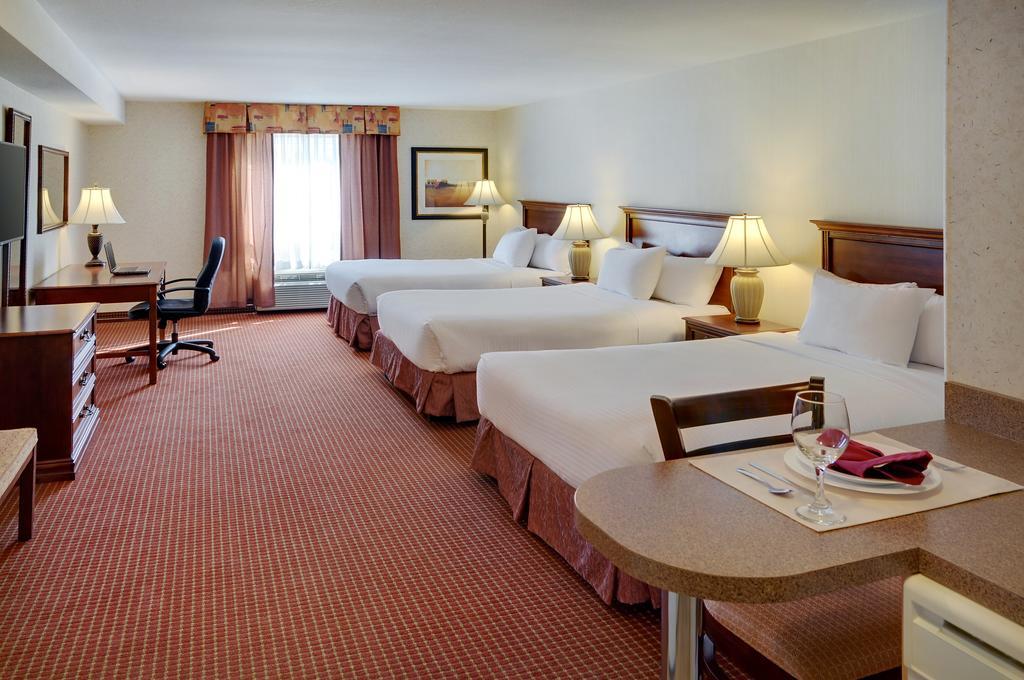 Pomeroy Inn & Suites Fort St. John Extérieur photo